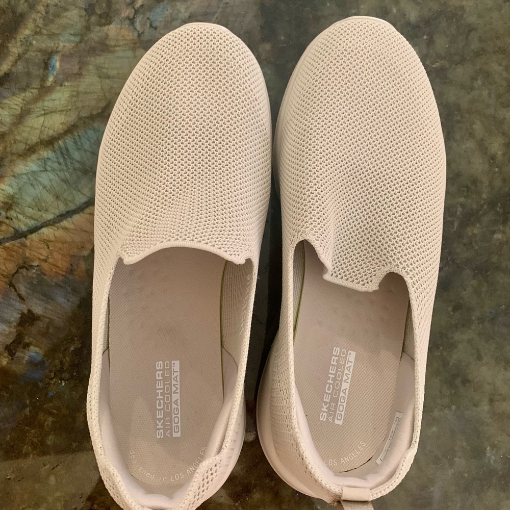 Sketchers loafers